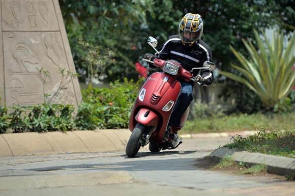 Vespa 150cc VXL, SXL review, first ride