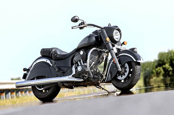 Indian Chief Dark Horse review, test ride