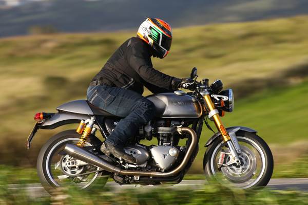 Triumph Thruxton R review, test ride