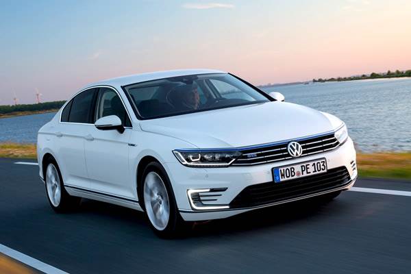 Volkswagen Passat GTE review, test drive