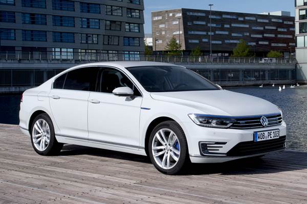 Volkswagen Passat GTE review, test drive