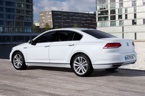 Volkswagen Passat GTE review, test drive