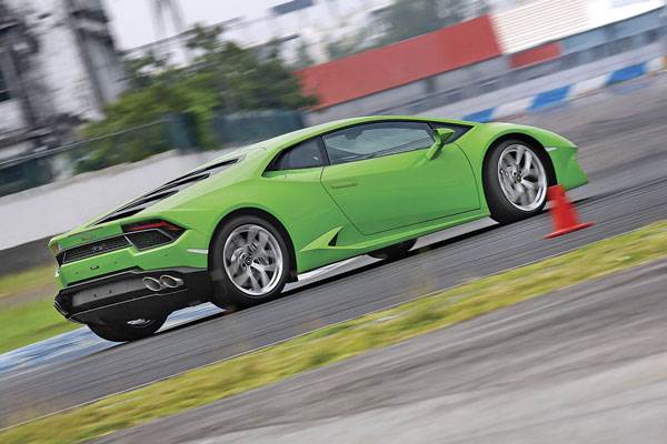 Lamborghini Hurac&#225;n LP580-2 track drive