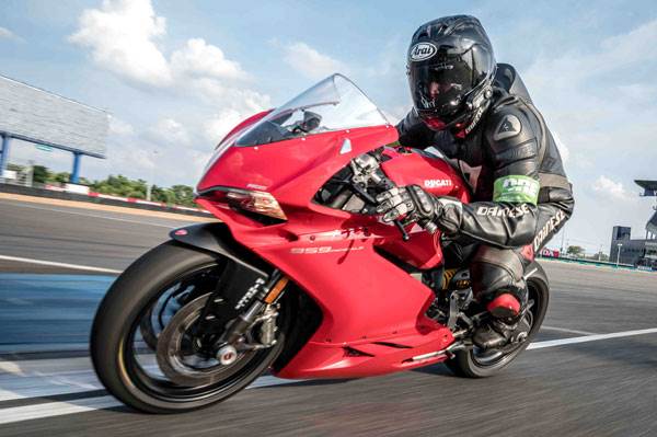 Ducati 959 Panigale review, test ride