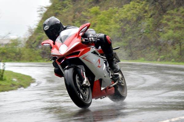 MV Agusta F4 review, test ride