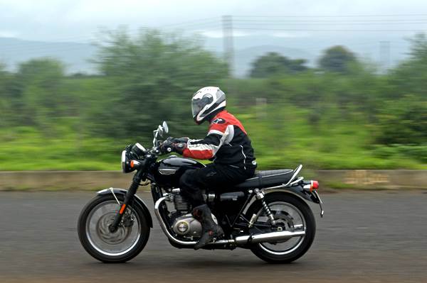 2017 Triumph Bonneville T120 review, road test