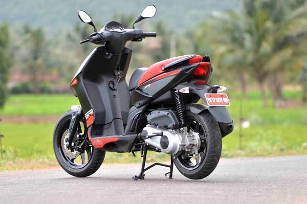 2016 Aprilia SR 150 review, test ride