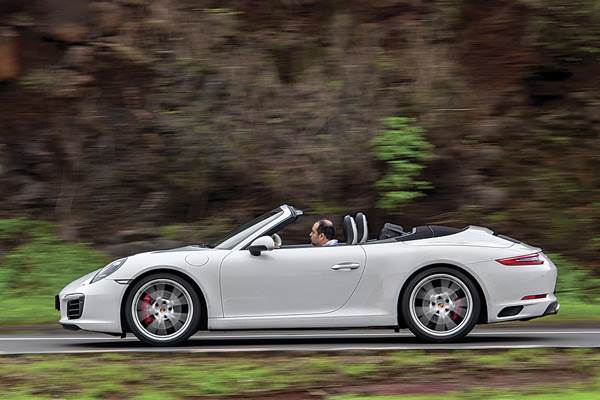 2016 Porsche 911 Carrera S India review, test drive