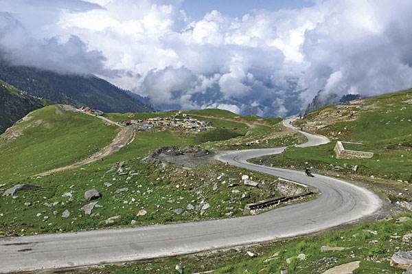 Mountain Mojo: Mahindra Mojo to Leh