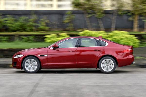 2016 Jaguar XF India review, test drive