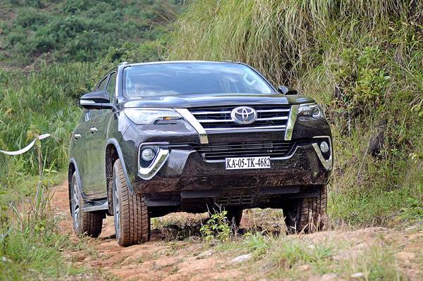 2016 Toyota Fortuner India review, test drive