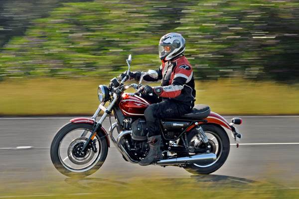 Moto Guzzi V9 Roamer review, test ride