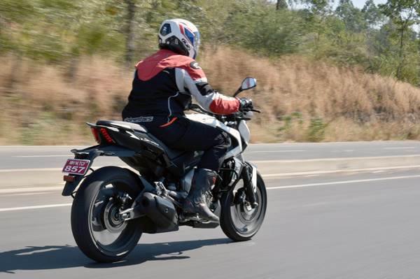 2017 Bajaj Dominar 400 review, test ride