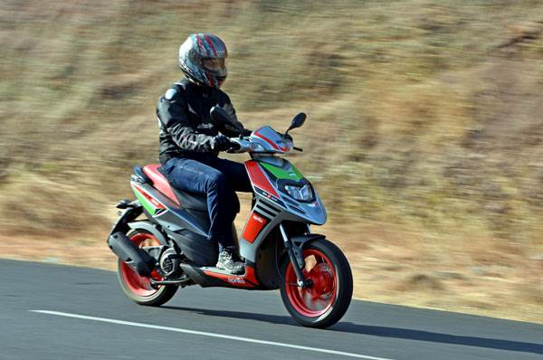 2017 Aprilia SR 150 Race review, test ride