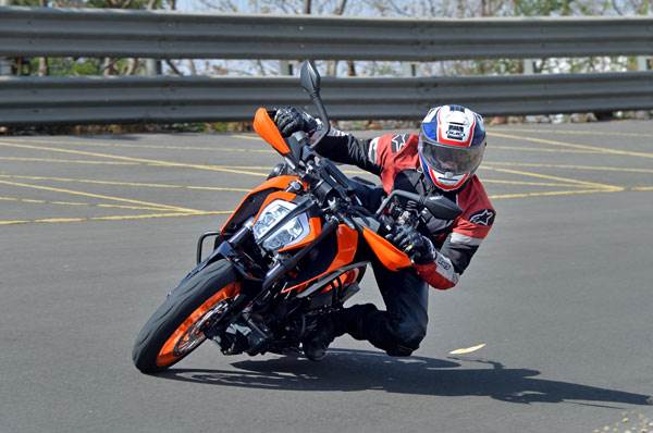 2017 KTM Duke 390 review, test ride