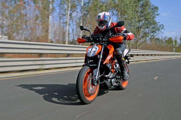 2017 KTM Duke 390 review, test ride