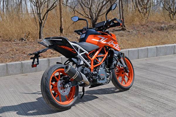 2017 KTM Duke 390 review, test ride