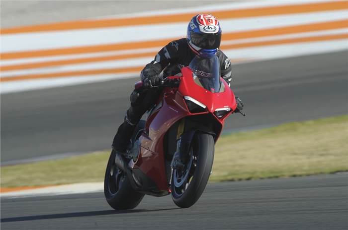 2018 Ducati Panigale V4 S review, test ride