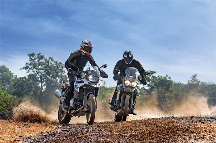 Triumph Tiger 800 XCX Vs BMW F 850 GS Pro comparison