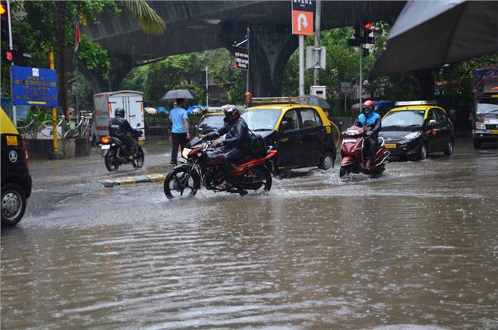 Tips to Ride Safe this Monsoon