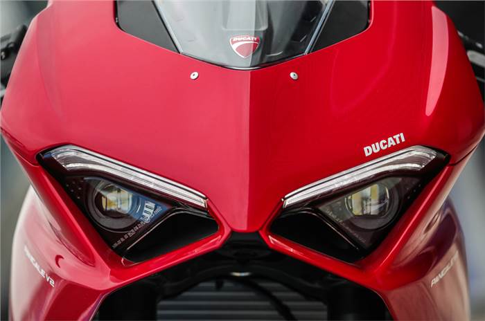 Ducati Panigale V2 review, test ride