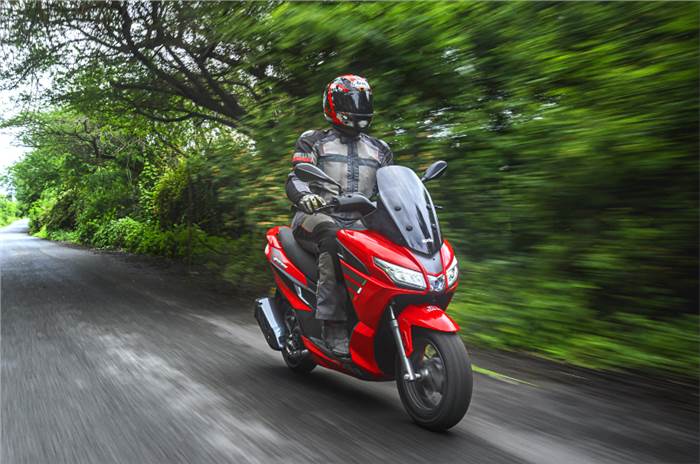 Aprilia SXR 125 review, test ride