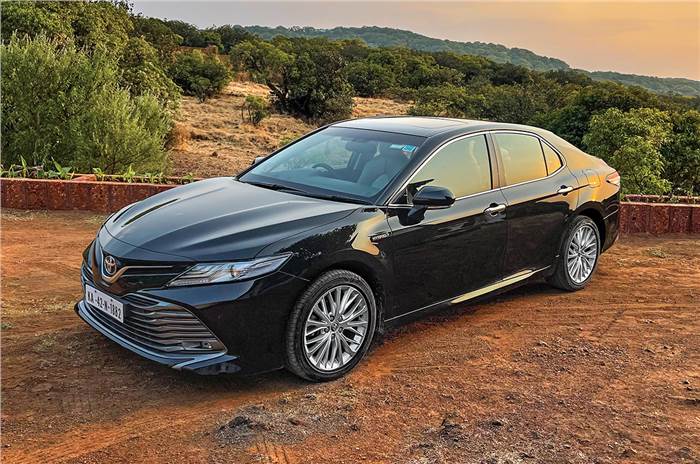 Lexus ES300h vs Toyota Camry: which to buy?