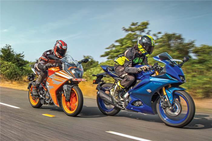 KTM RC 200 vs Yamaha YZF-R15 V4 comparison