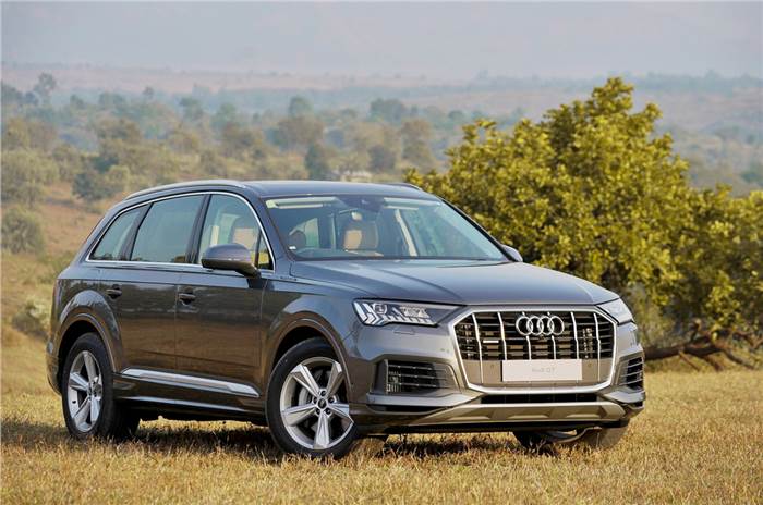 Audi Q7 front quarter 