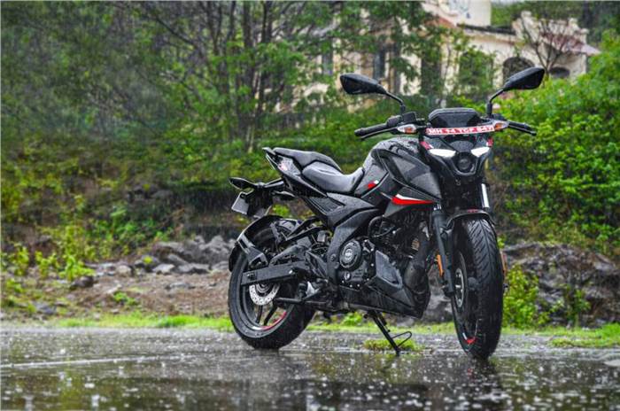 Bajaj Pulsar N160 static side shot.