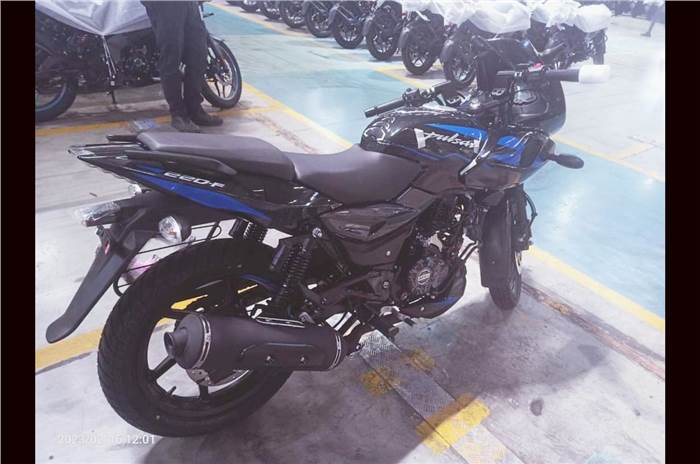 Bajaj Pulsar 220F to be relaunched, expected price Rs 1.35 lakh