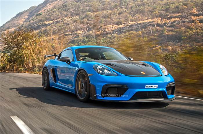Porsche 718 Cayman GT4 RS front tracking.