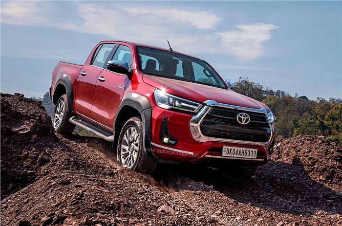 Toyota Hilux front tracking