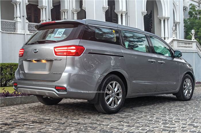 Kia Carnival rear