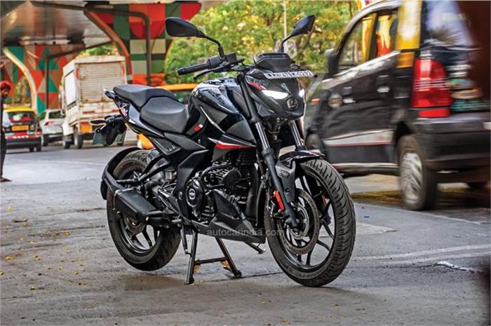 Bajaj Pulsar N250 price, mileage, comfort.