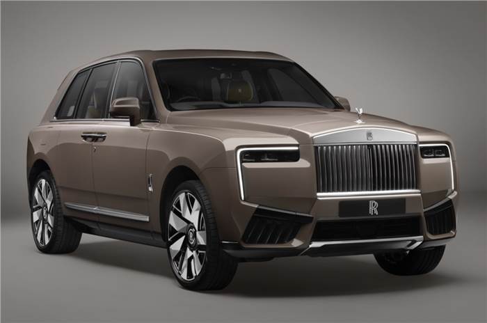 Rolls Royce Cullinan front quarter 