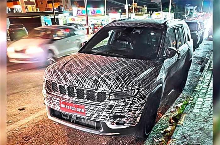 Jeep Meridian facelift spied 