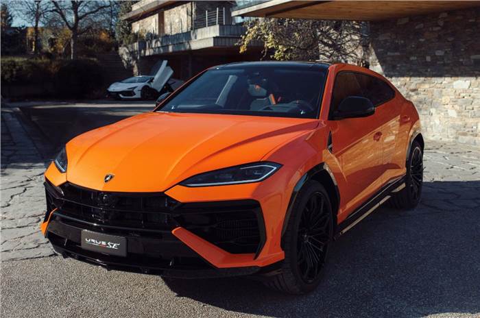 Lamborghini Urus SE hybrid exterior