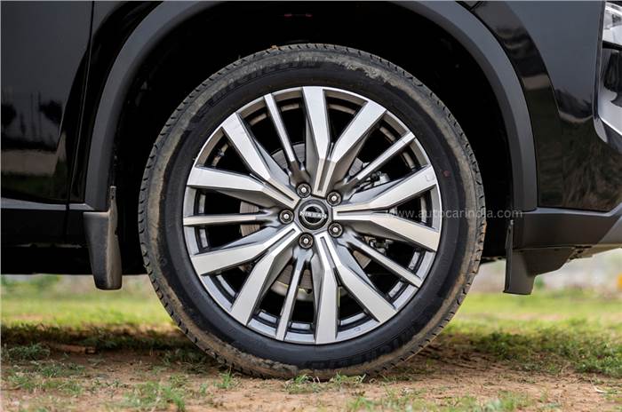 Nissan X-Trail alloy wheel