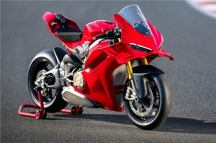 Ducati Panigale V4 2025, front static image on track.