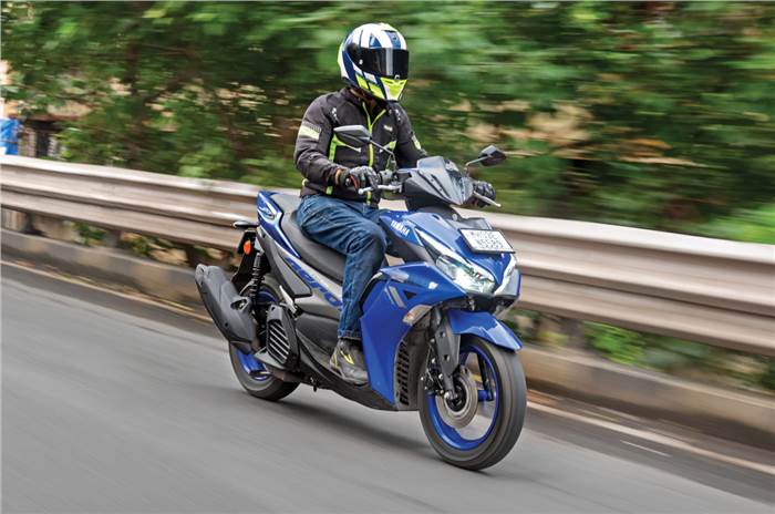 Yamaha Aerox Version S, review, price, comfort, key fob 