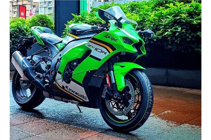 2025 Kawasaki ZX-10R starts reaching dealerships