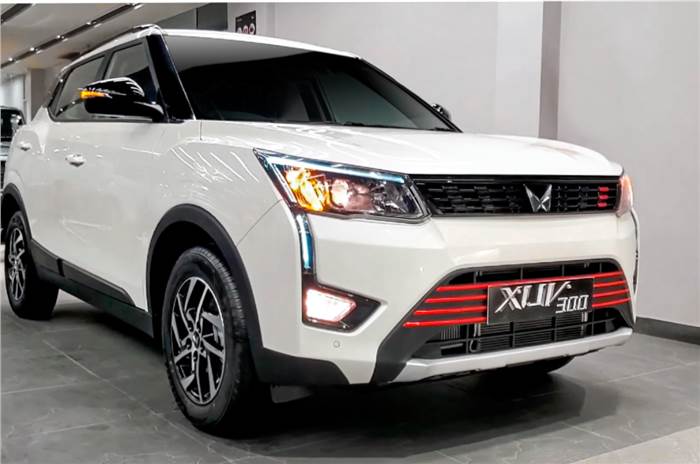 Mahindra XUV300 TurboSport showroom