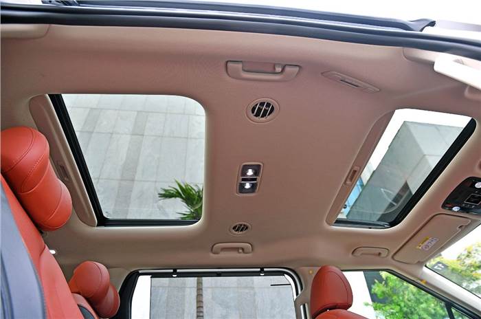 Kia Carnival sunroof