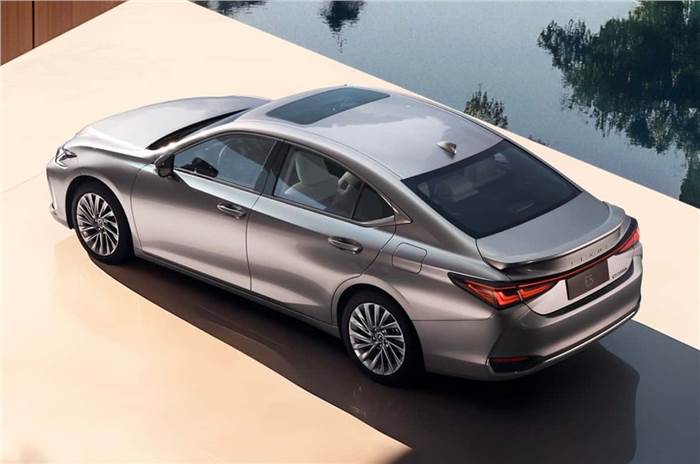 Lexus ES facelift rear