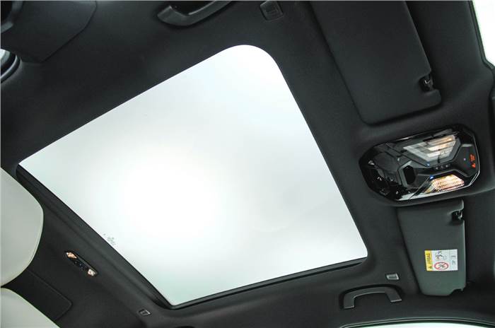 BMW i5 sunroof