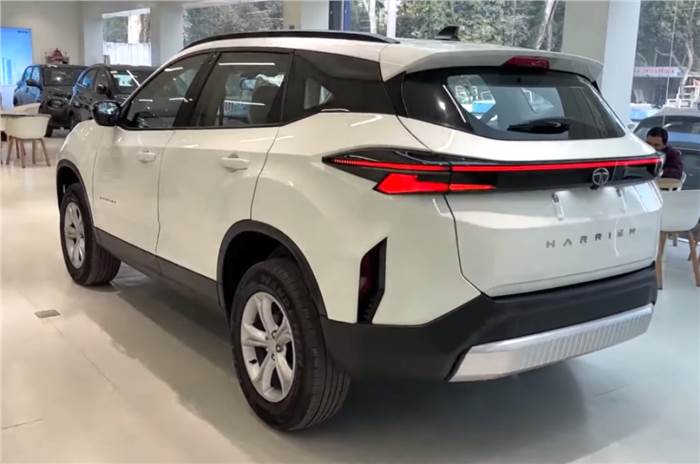 Tata Harrier Pure showroom
