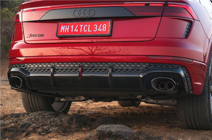 Audi RS Q8 Performance exhaust tips 