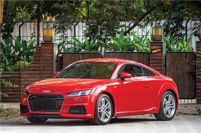 2015 Audi TT front quarter 