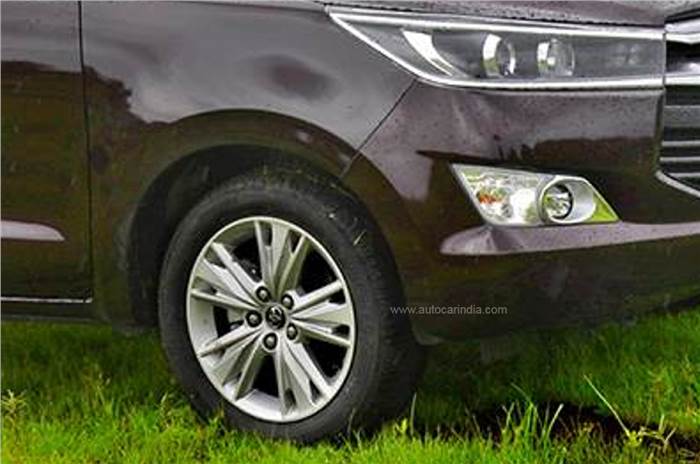 2022 Toyota Innova Crysta tyre.